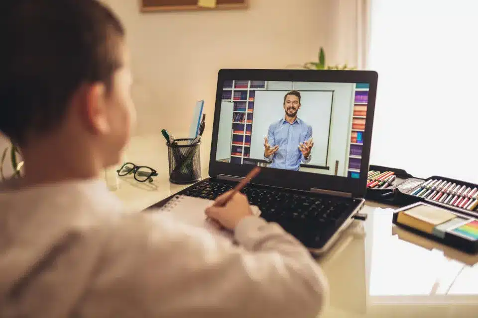 ما هي أفضل منصات تدريس أون لاين في السعودية؟