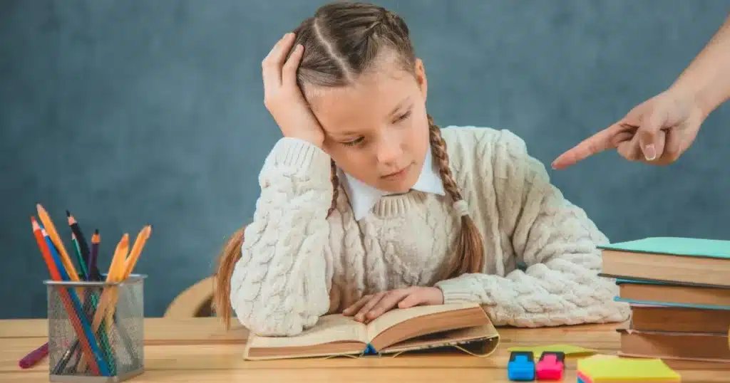 علامات أن الطالب يحتاج إلى تغيير خطة الدراسة قبل تراجع مستواه